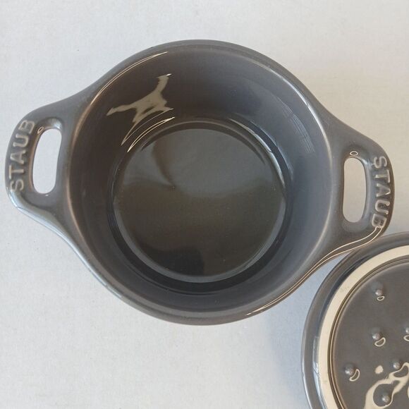 STAUB Mini La Cocotte Gray Ceramic Casserole Dish w/Lid 8 oz - Picture 4 of 7